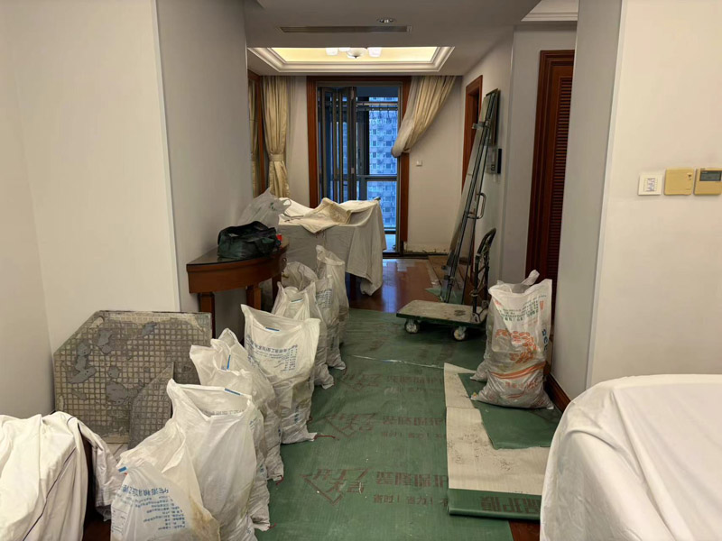 家里鋪的地板磚不好可以敲掉重新?lián)Q磚么